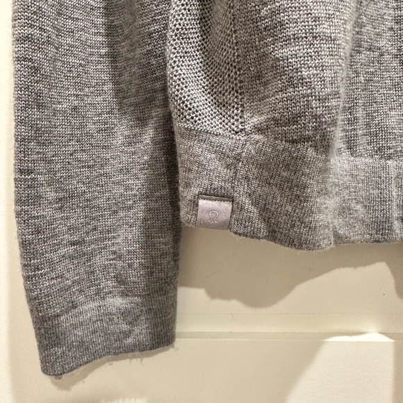 Grey Men’s Large Lululemon Longsleeve - Picture 2 of 4